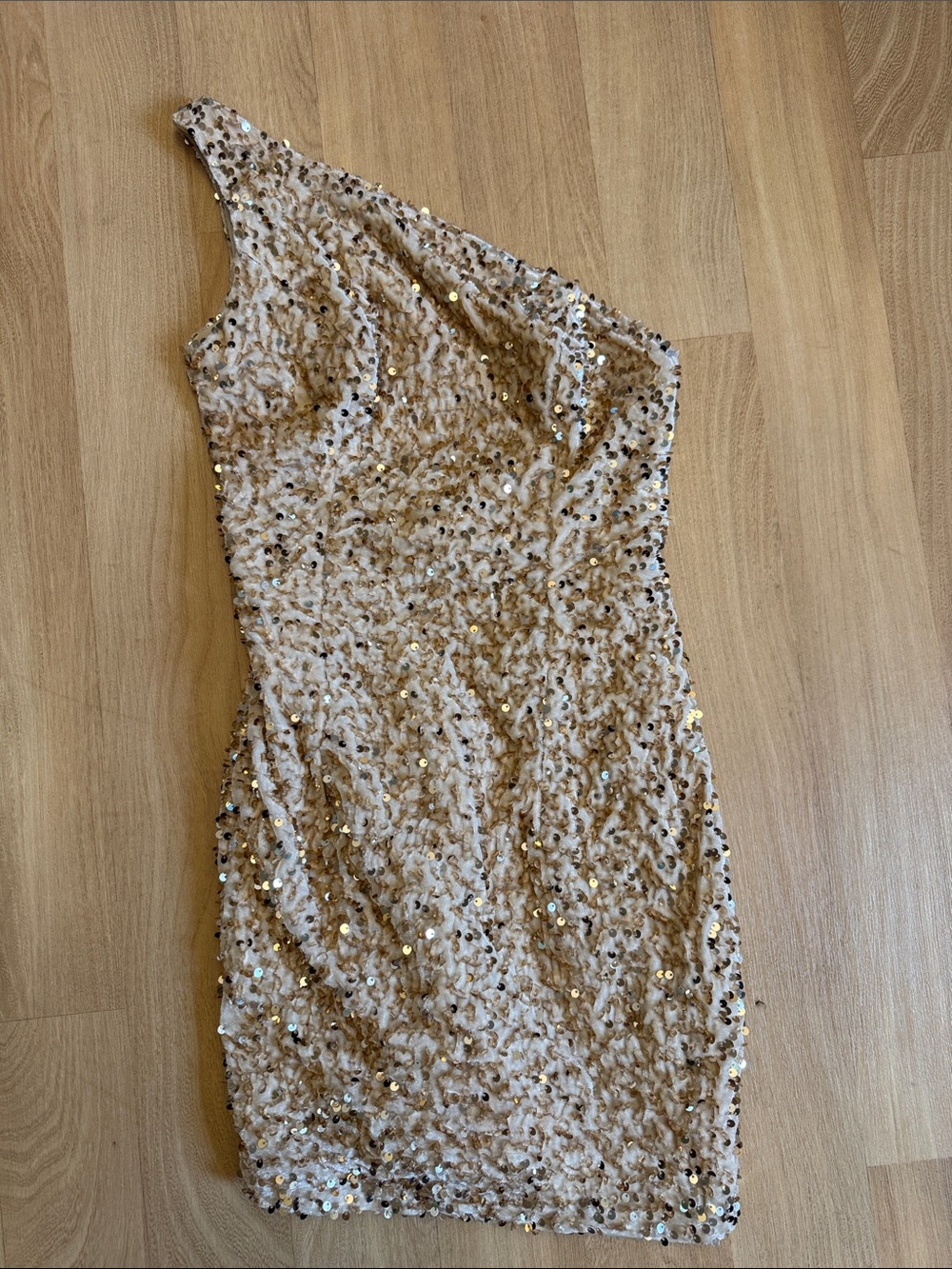 Lavetir One-Shoulder Sequin Mini Dress in Champagne Size S